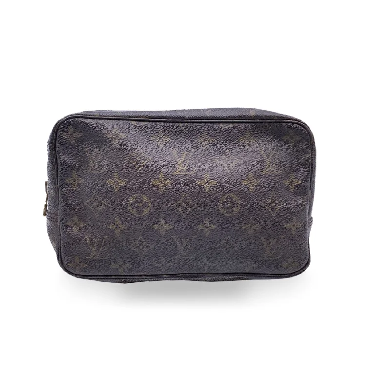 Louis Vuitton crossbody bags with a printed floral pattern for femininityLOUIS VUITTON Louis Vuitton Clutch Bag Vintage Trousse de Toilette