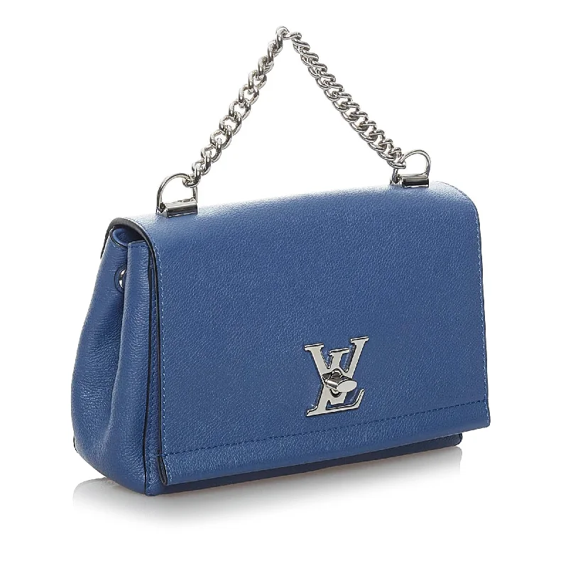 Louis Vuitton Twist bags with a contrast - colored interior for visual interestLouis Vuitton LockMe II BB (SHG-32586)