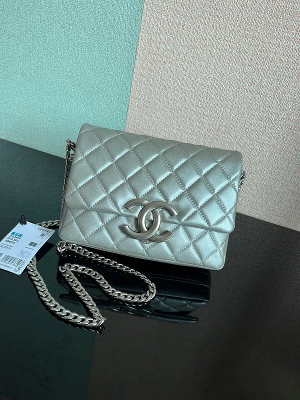 Chanel Lightweight Handbag for Daily ErrandsChanel Lightweight Handbag for Daily ErrandsChanel Bags