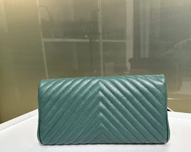 Chanel Quilted Leather Shoulder Bag for FashionistasChanel Quilted Leather Shoulder Bag for FashionistasChanel Cluth Green Bag