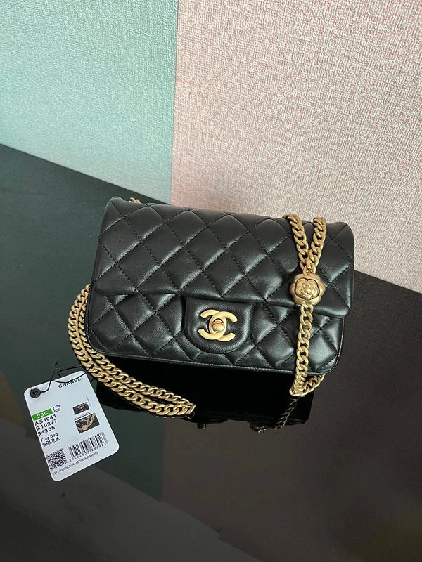 Chanel Lightweight Handbag for Daily ErrandsChanel Lightweight Handbag for Daily ErrandsChanel Bags