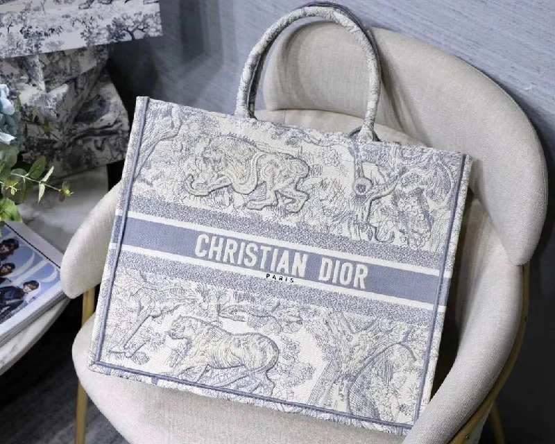 Christian Dior handbags with a removable shoulder strap for versatilityChristian Dior Tote Bag For Women