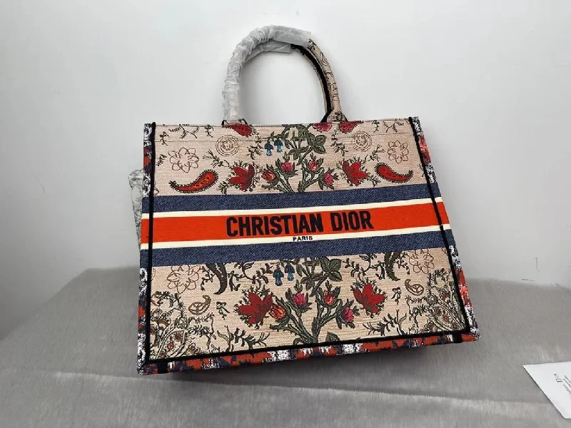 Christian Dior Saddle bags with a studded trim for a bold lookChristian Dior Tote Bag For Women