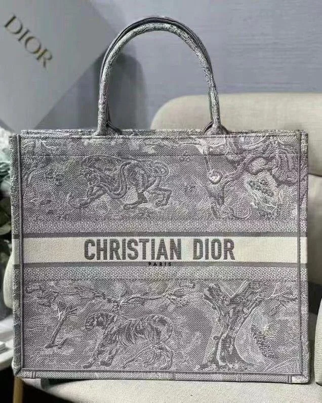 Luxury Christian Dior crossbody bags with a chain - link strapChristian Dior Tote Bag For Women