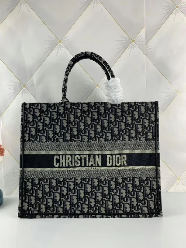 High - fashion Christian Dior bags with a geometric patternChristian Dior Tote Bag For Women