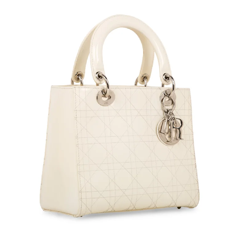 Fashion - forward Christian Dior tote bags for the modern womanLady Dior Medium